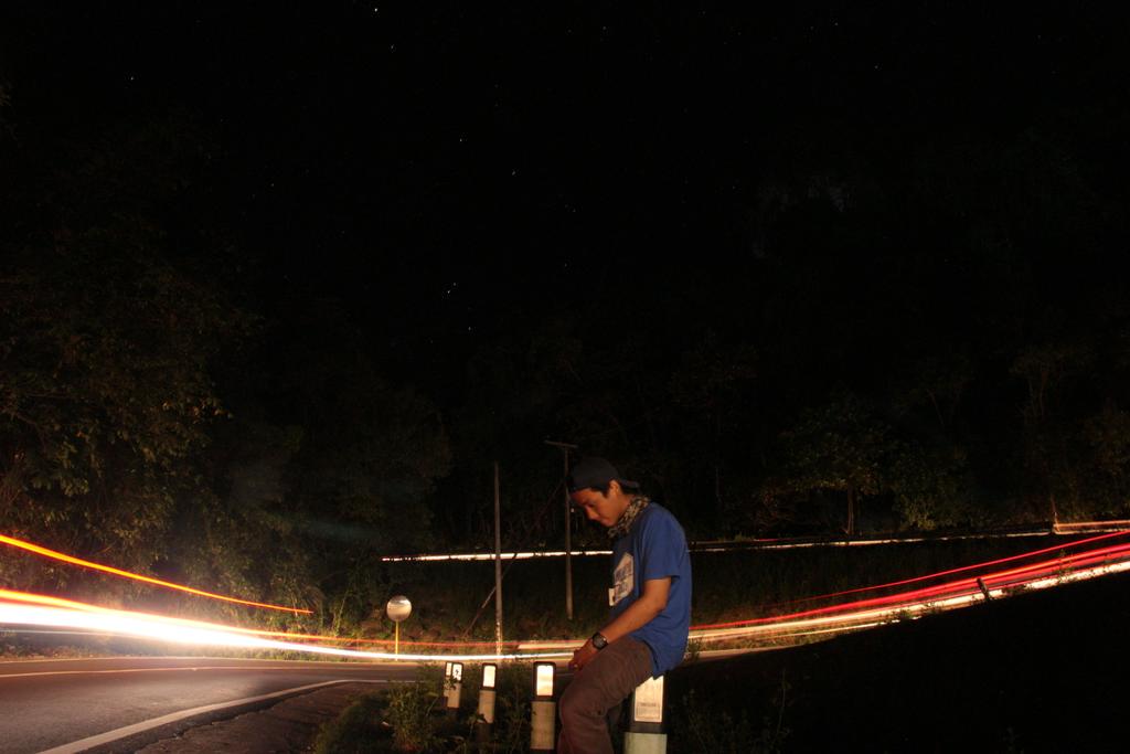 MXTphotograph's tweet photo. Just a silent road.
In frame @Imamalghifary #MXTphotograph http://t.co/IC4dJxY6Oc