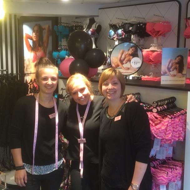 Peggy with team in new store Ronse! Great opening weekend ! Well done ! Proud Hor 😉@SuzanneMichalik <a href="/DensDominique/">Dominique Dens</a>