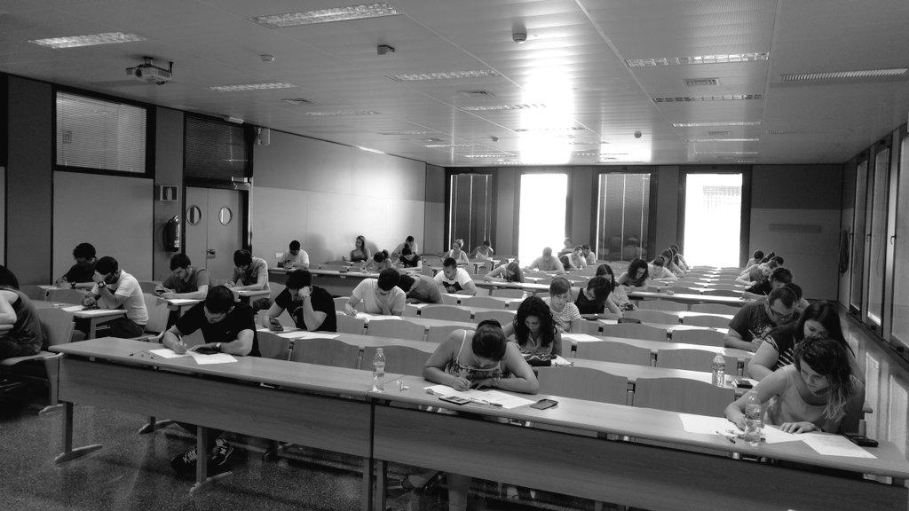 umh1500's tweet photo. Que formalitos estáis. http://t.co/mOs3SEV04M