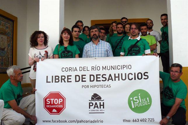 AntonioJRuizA's tweet photo. Como hoy en #CoriadelRío con @modestopacoria, donde hay alcalde @PAndalucista no habrá desahucios, municipios libres! http://t.co/5EPTebDr8F