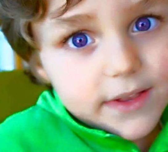 Цвета глаз в природе. Фиолетовый цвет глаз от природы. Дети с фиолетовыми глазами. Фиолетовый цвет глаз у человека. Дети с фиолетывымиглазами.