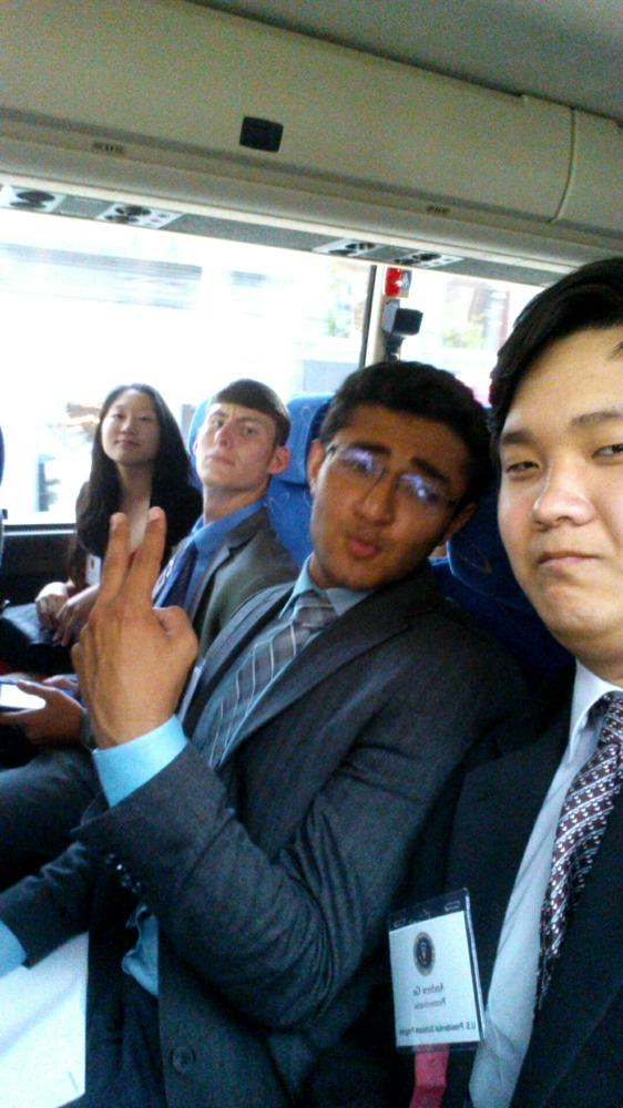 Andrewge8622's tweet photo. @mayankmmmx I found your twin brother. He sounds and looks like you. Also he raps and likes computers #reunited ? http://t.co/WlPZziOZrf