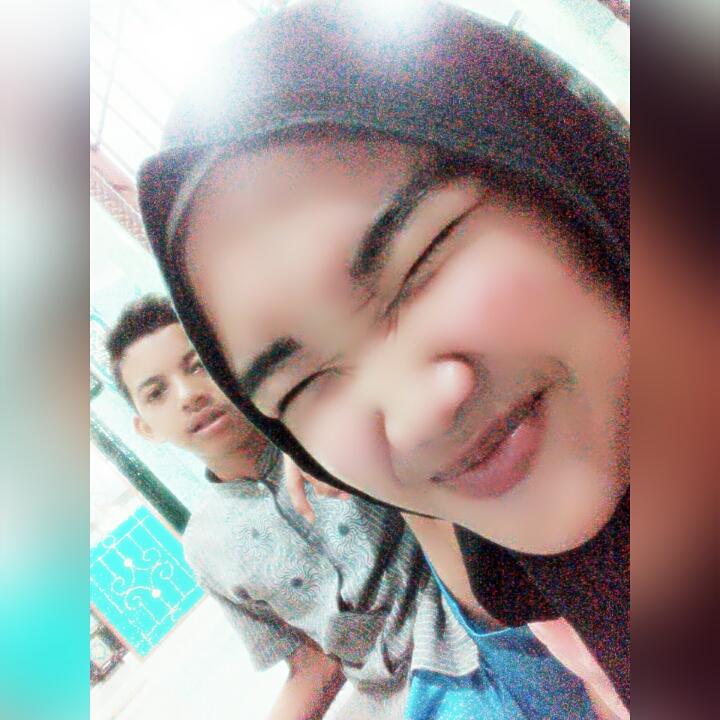 Udah kaya kaka ade, setiap ketemu pasti selfi selfi ga jelas