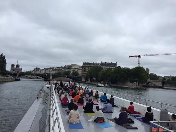 IntlDayofYoga's tweet photo. From the Mountains of the Himalayas to the Waters of Paris the #YogaDay was Celebrated at Heights &amp; Depths http://t.co/VXA76wxMmm
