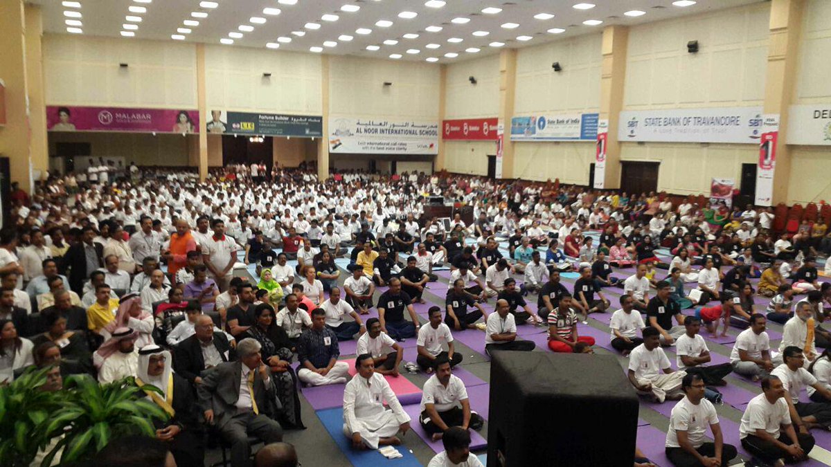 ArtofLiving's tweet photo. #Bahrain celebrates #InternationalDayofYoga #YogaNewDimension http://t.co/kr735oY1cI