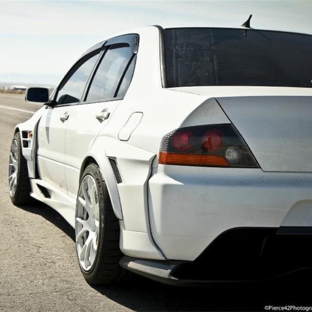 EvoScene's tweet photo. #Evo #JDM #CocaineWhite ❄ http://t.co/e8KR7veC0B