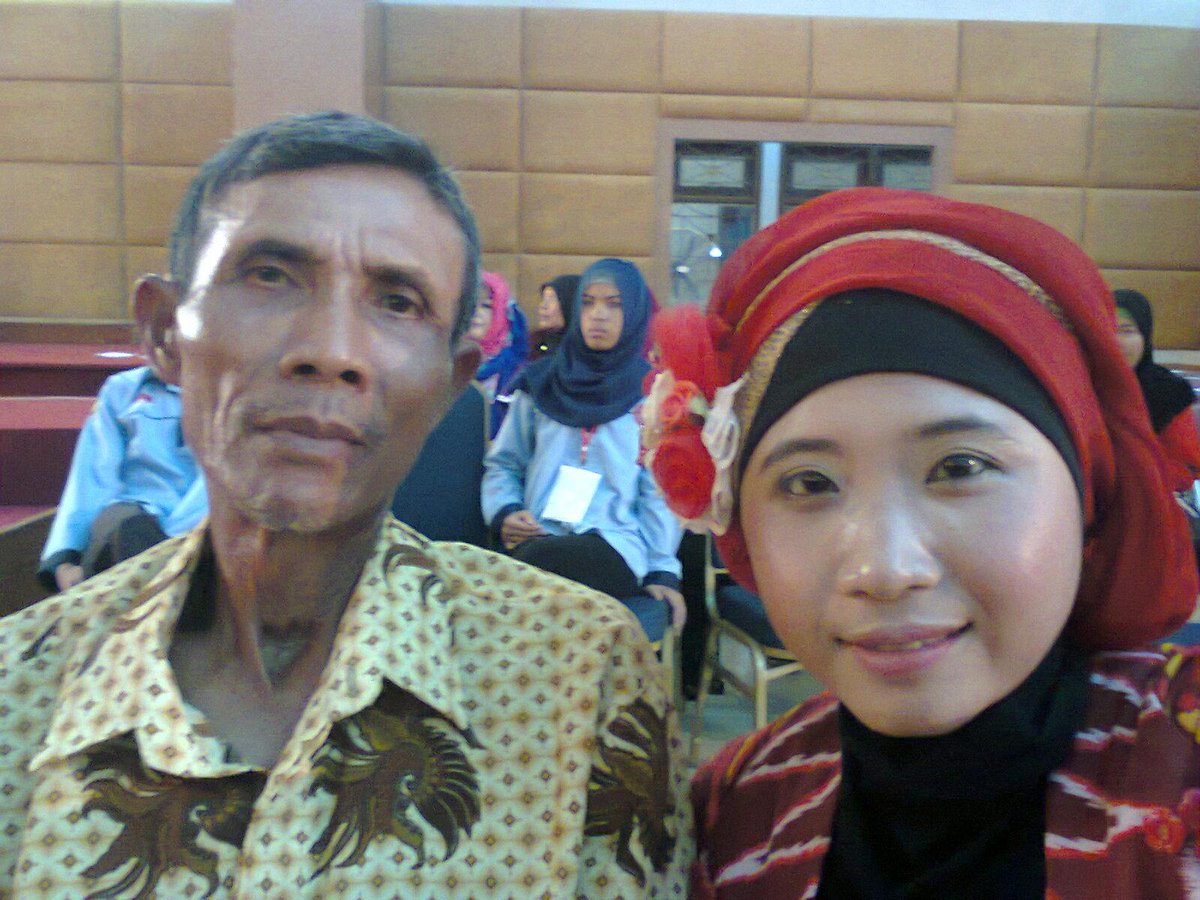 sitisukesi's tweet photo. kau ajarkan aku menjadi yang terbaik http://t.co/J7jUlWqJG9