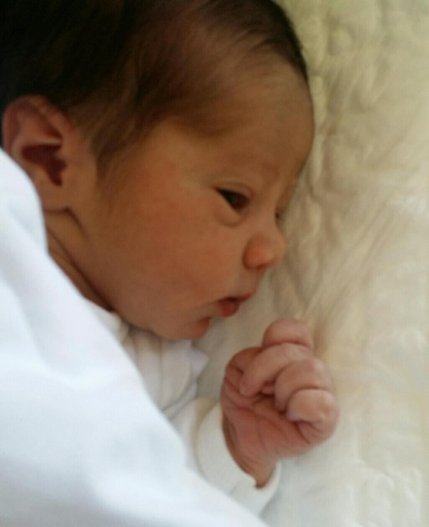 peralimoneratud's tweet photo. Bienvenido Mauro!!! Un geminis en la familia!!! #nosepuedesermasguapo #unveranomuyespecial http://t.co/ChIZtmLcUM