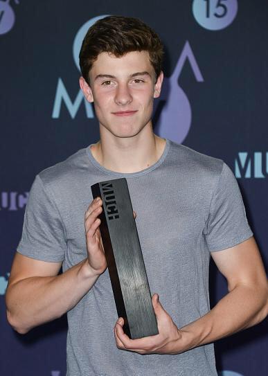milesfromshawn's tweet photo. You deserve this and the many more to come your way in the future! xx @ShawnMendes #ShawnsFirstMMVA #CongratsShawn http://t.co/DNqyq2K7cv