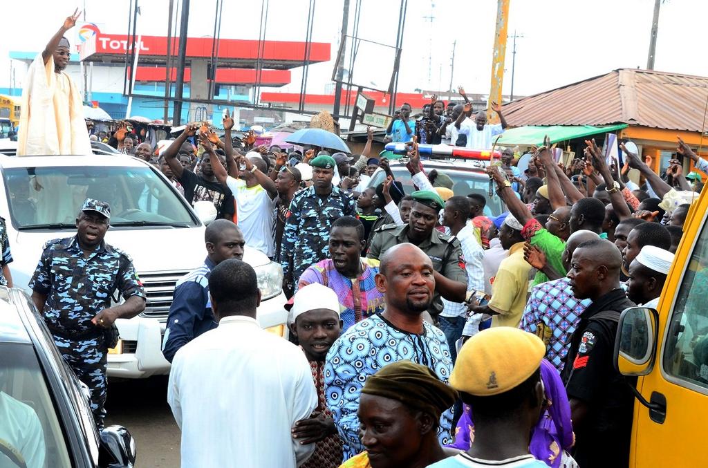 GMBChange's tweet photo. This man Aregbesola still enjoy abd love of his ppl. That is worth considering. @MobilePunch @ChannelsTV_NG @kfayemi http://t.co/36OovbSDZs