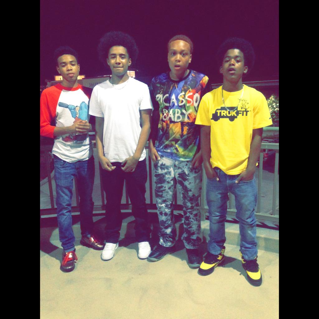 kjaygotkickss's tweet photo. Gang Shxt CTM 😍💰🍀🚀 http://t.co/fSBMzgNBzm