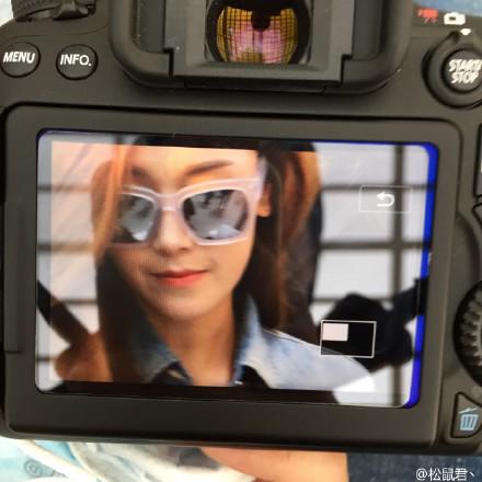 [PIC][22-06-2015]Jessica xuất hiện tại sân bay Bắc Kinh vào chiều nay CIFsrmwUMAAHDuT