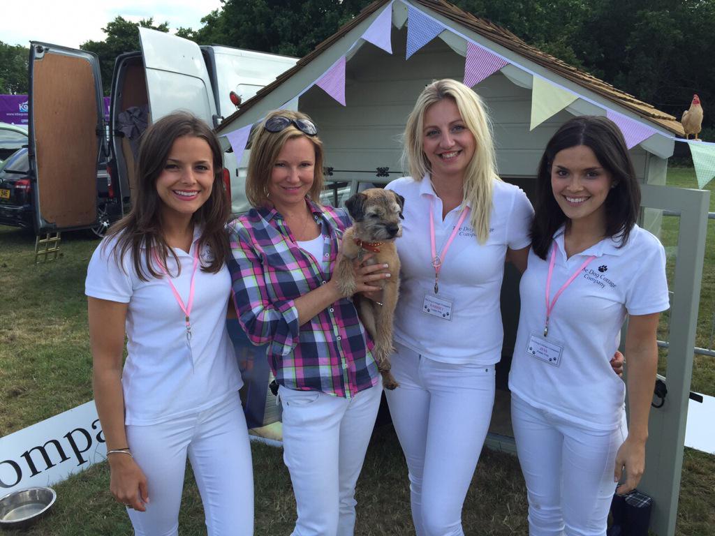 TheDogCottageCo's tweet photo. Wonderful day @DogfestUK yesterday! The team here taking a moment to cuddle Kiera - the gorgeous dog of #Supervet http://t.co/nWGX3VlfEo