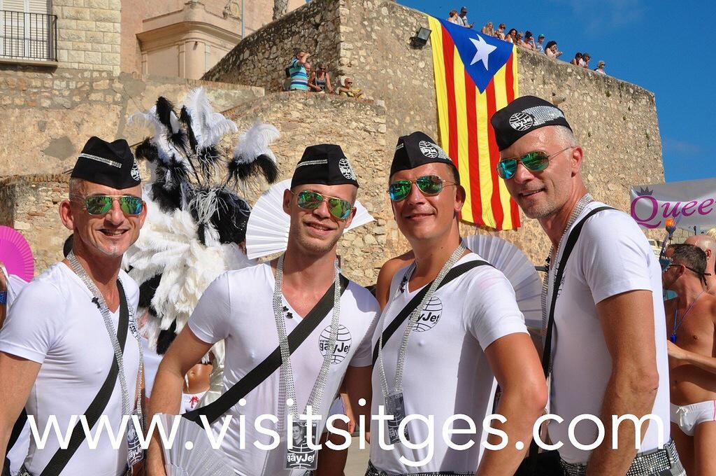 gman_ml's tweet photo. The gorgeous @gayJet_Air guys looking amazing yesterday @GayPrideSitges #sitgespride ✈️ http://t.co/jpb7XU4ttI
