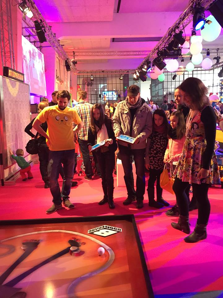 ShowsArtists's tweet photo. Kunterbunt ging’s Anfang Februar in den Münchner Postgaragen zu! http://t.co/1xRwc8QwtF
