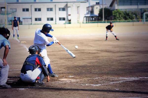 sdconbvz's tweet photo. ピッチャーが投げてキャッチャーが 捕るまで0.4秒かかる  バッターは振り始���て 打つまでに0.2秒かかる のこりの0.2秒で 打つか打たないか決める  野球ってすごいね  だから野球は面白い https://t.co/hYhcSI04ns