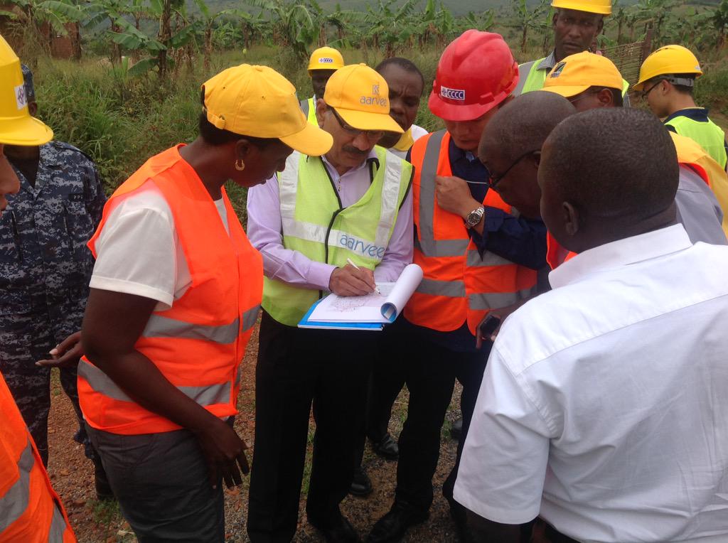 UNRA_UG's tweet photo. UNRA ED Allen Kagina with team of Engineers inspecting Mabonwa Ekitindo-Kasheshe road 56km(TZ Border) 6.1km tarmaced http://t.co/jl9FEy6JUz