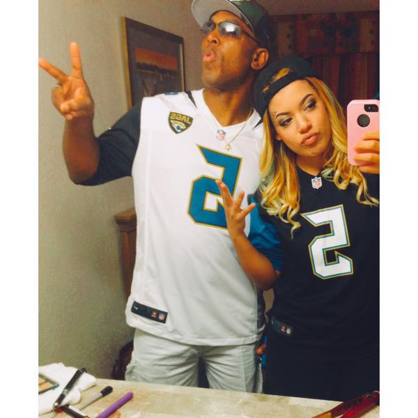 Jaguars's tweet photo. Send in a #DadsofDuval pic?

Check it out in @NimnichtJax's Social Snapshot: http://t.co/hPDWTUrrd7 http://t.co/rvenMs34jY