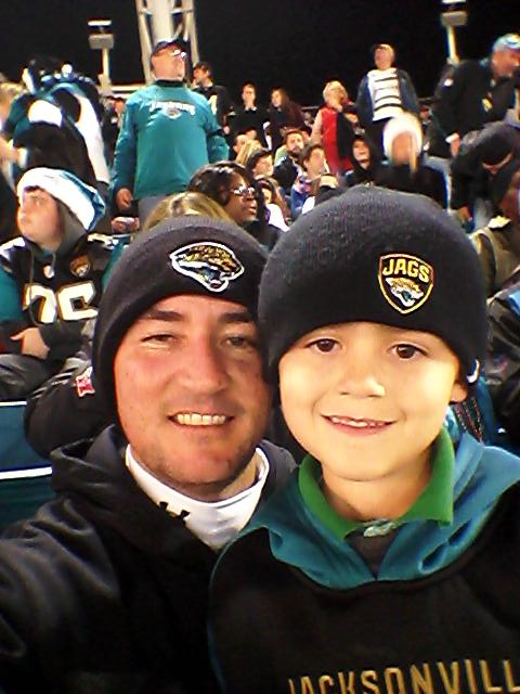 Jaguars's tweet photo. Send in a #DadsofDuval pic?

Check it out in @NimnichtJax's Social Snapshot: http://t.co/hPDWTUrrd7 http://t.co/rvenMs34jY
