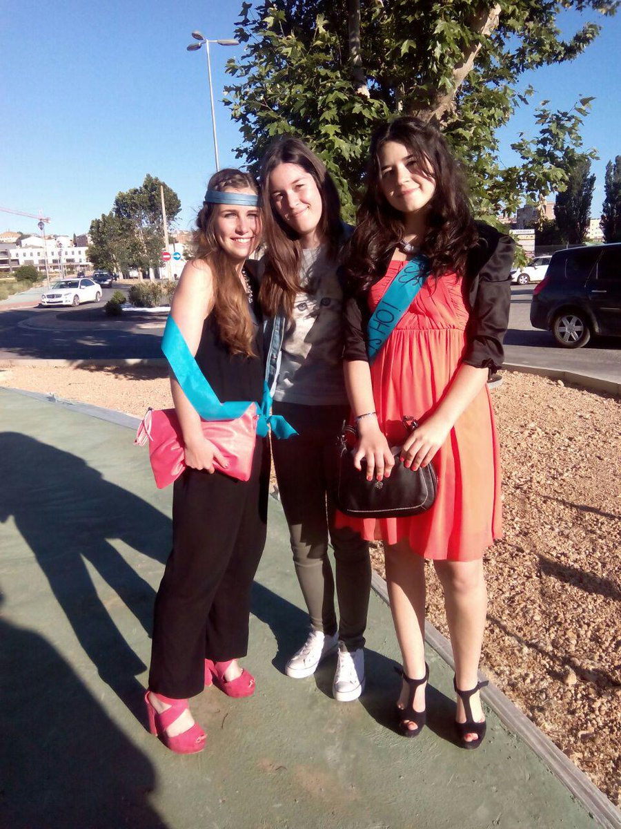 nuriaLnj's tweet photo. @IsabbelMartinez ♡ @PilarSantolaria ♡ http://t.co/m3cPfR986L