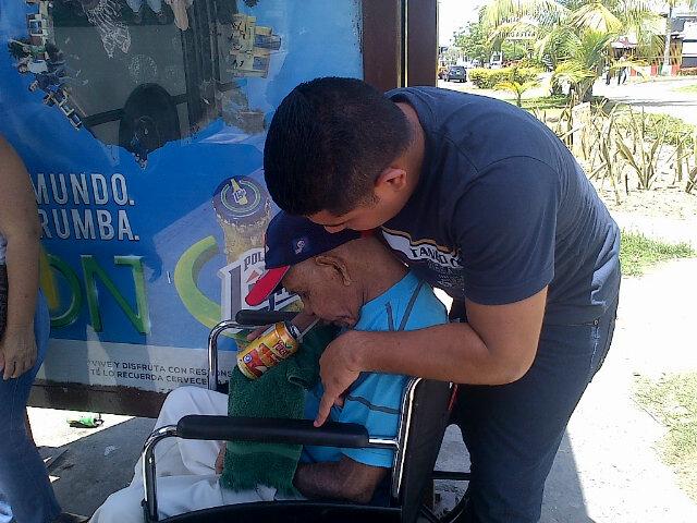 EcheniqRecords's tweet photo. Empecemos con buenas acciones dignas de imitar y de seguro cosecharemos un mejor país para nuestros hijos|WE http://t.co/wYSWuel9Y2