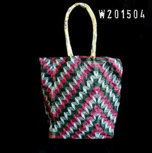 WOW ! We hebben NIEUWE tassen uit Kameroen binnen gekregen !Leuk voor je jezelf /cadeau weesaapjes.nl/tassen/