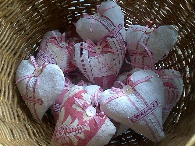 ItsTrueVintage's tweet photo. Never waste a scrap of precious antique fabric - perfect for small projects! #wastenot #Frenchfabric #vintageproject http://t.co/1GapN8xPtV