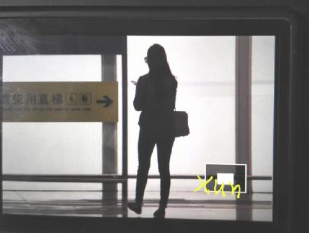 [PIC][22-06-2015]Jessica xuất hiện tại sân bay Bắc Kinh vào chiều nay CIGKeHCUcAAzQdk