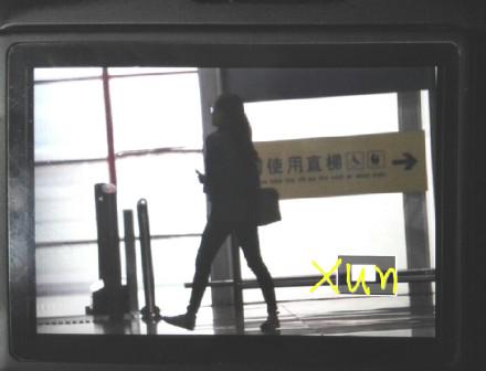 [PIC][22-06-2015]Jessica xuất hiện tại sân bay Bắc Kinh vào chiều nay CIGKeLCUcAAJQL6