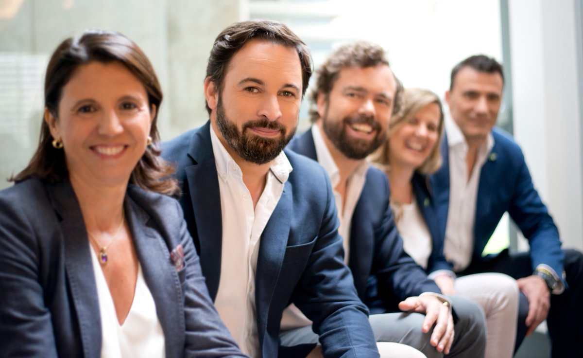 Miembros del PP abandonan la formación y se afilian a VOX voxespana.es/miembros-del-p…