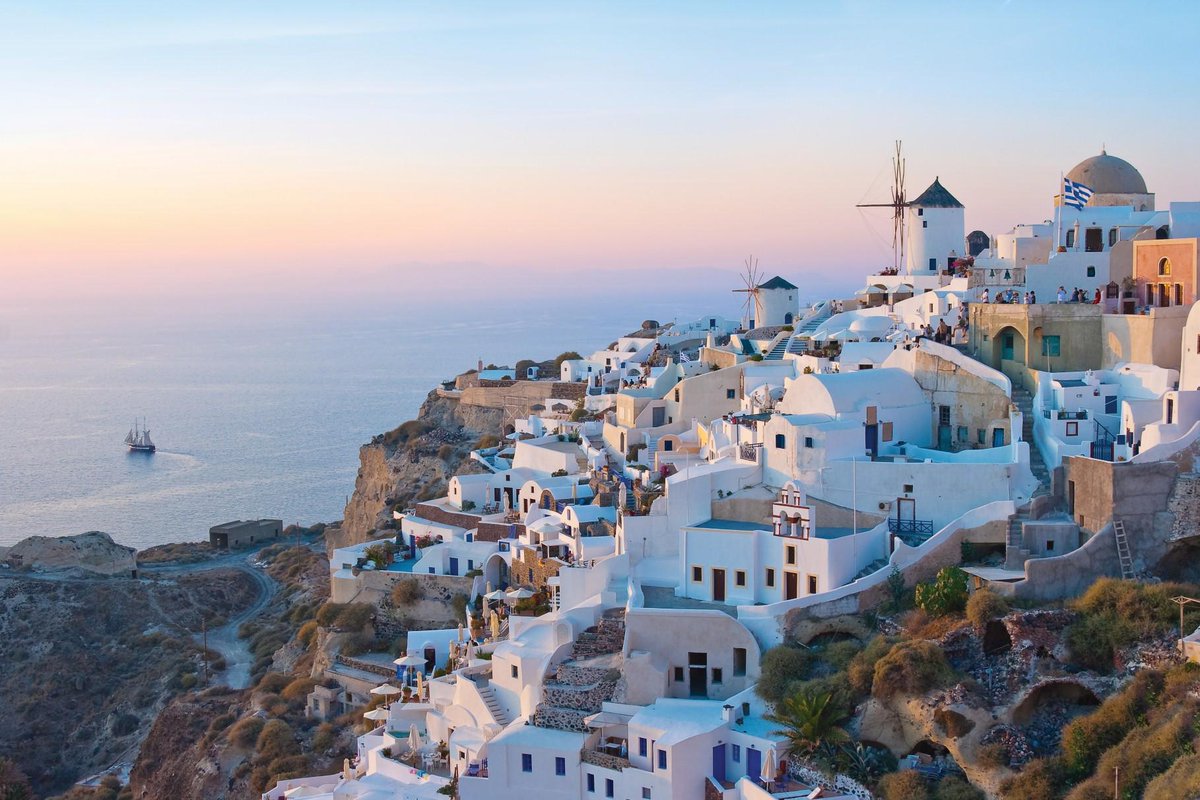 NCLFrancis's tweet photo. You can't beat a #Santorini #sunset #CruiseLikeaNorwegian http://t.co/Q0qF2RnwzE