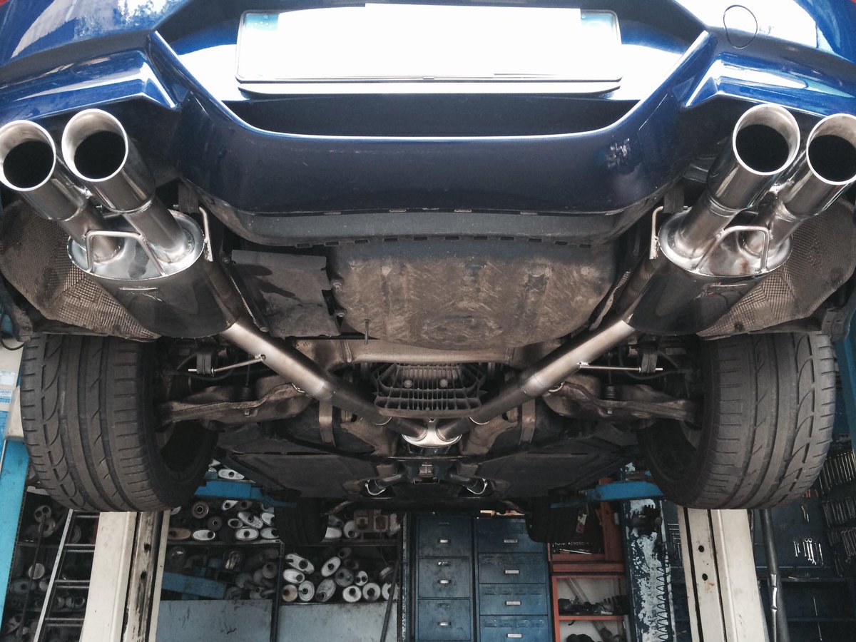 Azmarmitte's tweet image. Scarico artigianale per #BMW #M6 video  on.fb.me/1fsDSuf