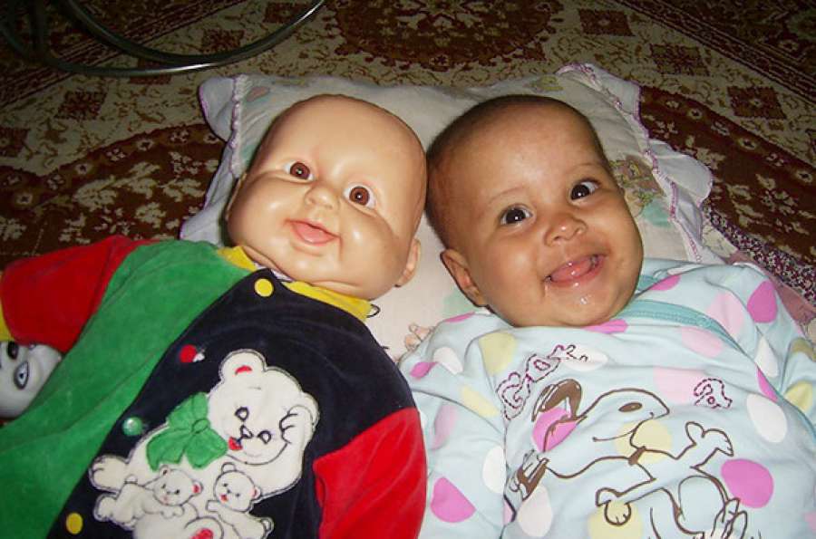antena3com's tweet photo. 8 bebés que son iguales que sus muñecas. Vía @LioPardo #LíoPardo http://t.co/MwSxk9NW5q http://t.co/rE5P8YbYdr