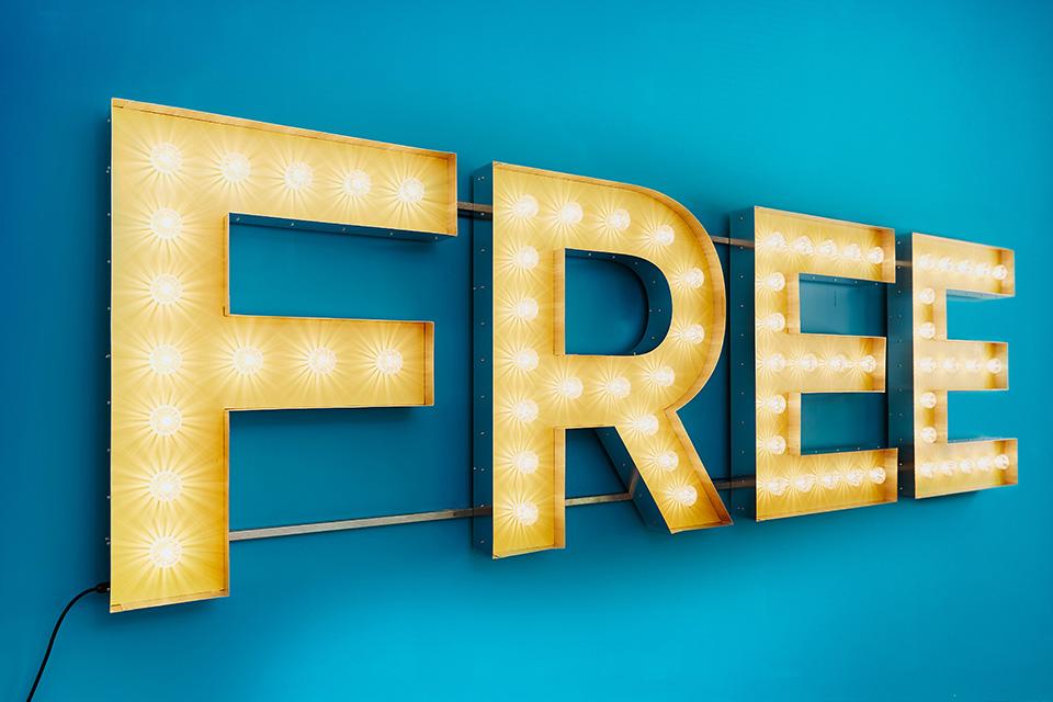 CompaniesHouse's tweet photo. Great news – all of our digital data is now available for free! Try our new service: http://t.co/RGSnlnT9RK http://t.co/Ew4k7DRbBl
