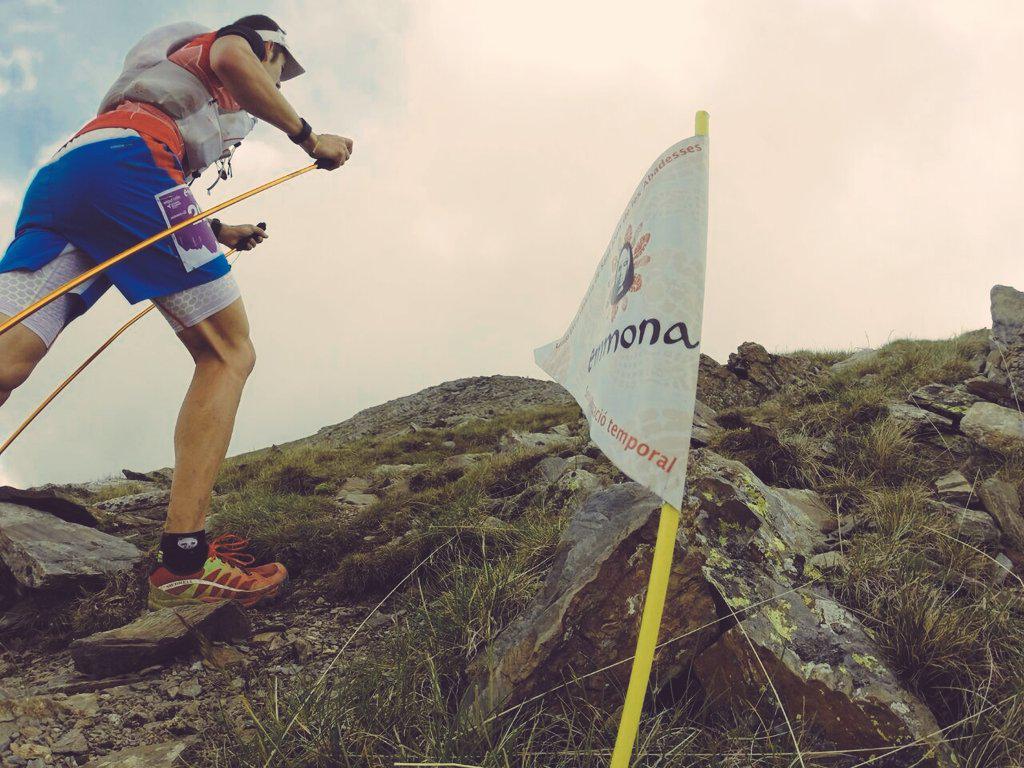 biotactex's tweet photo. Marc Caros guanyador de la @UTEmmona i mitjons @biotactex  #runnersworld #running #trailrunning #RunningMan #trail http://t.co/Wa3EbeTslW