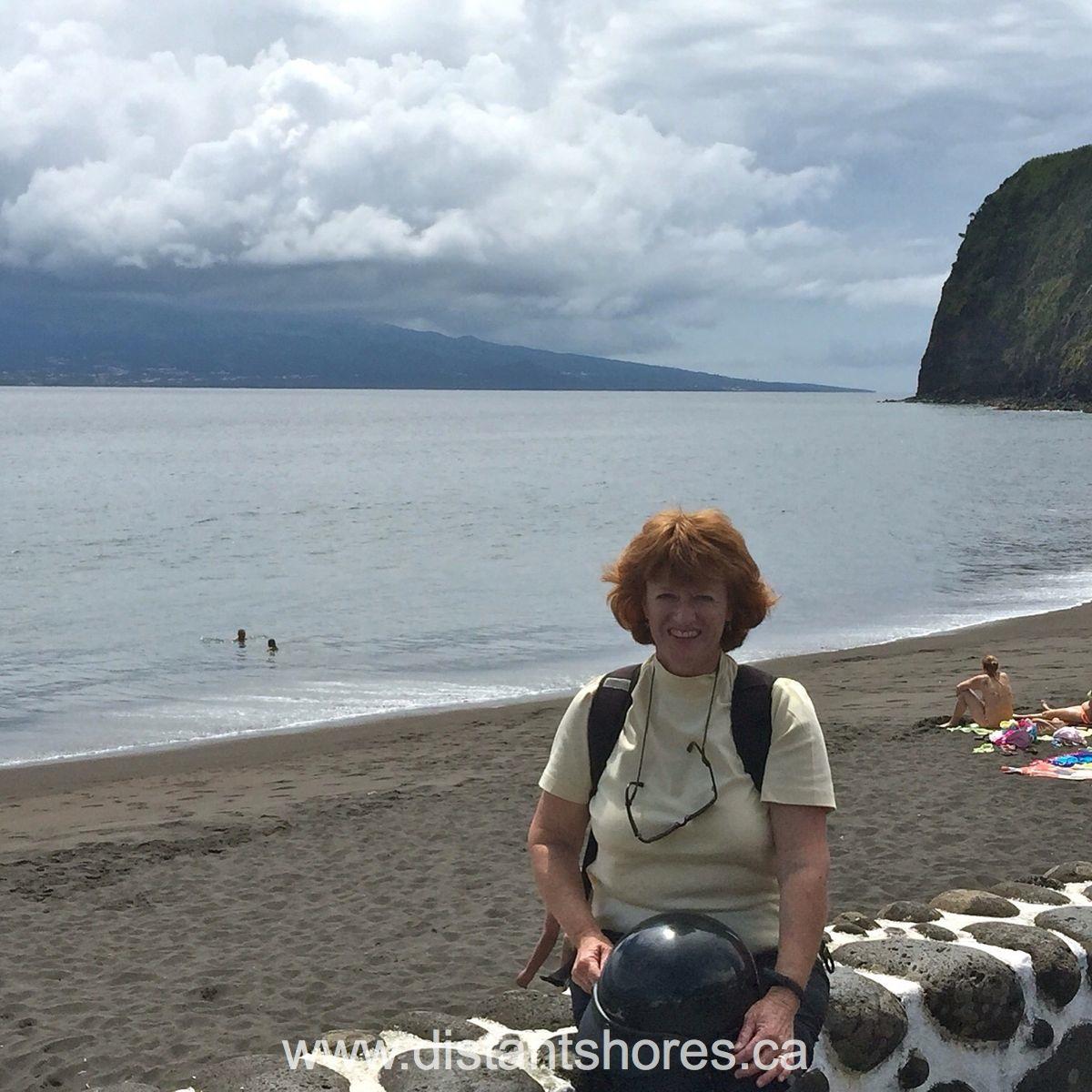 DistantShoresTV's tweet photo. Stunning black sand beach Praia do Almoxarife, Faial, Azores. #transatDS #sailingadventure
@FaialAzores http://t.co/poqFzXuCEs