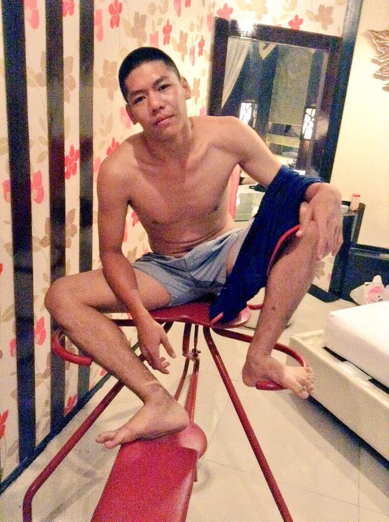 aumlovegay's tweet photo. ช่วยกันกด ดาว ให้ผมมั่งไม่มีกำลังใจลงรูปอยากให้ฟอกลับบอกเลยครับ http://t.co/wcxF5dg072
