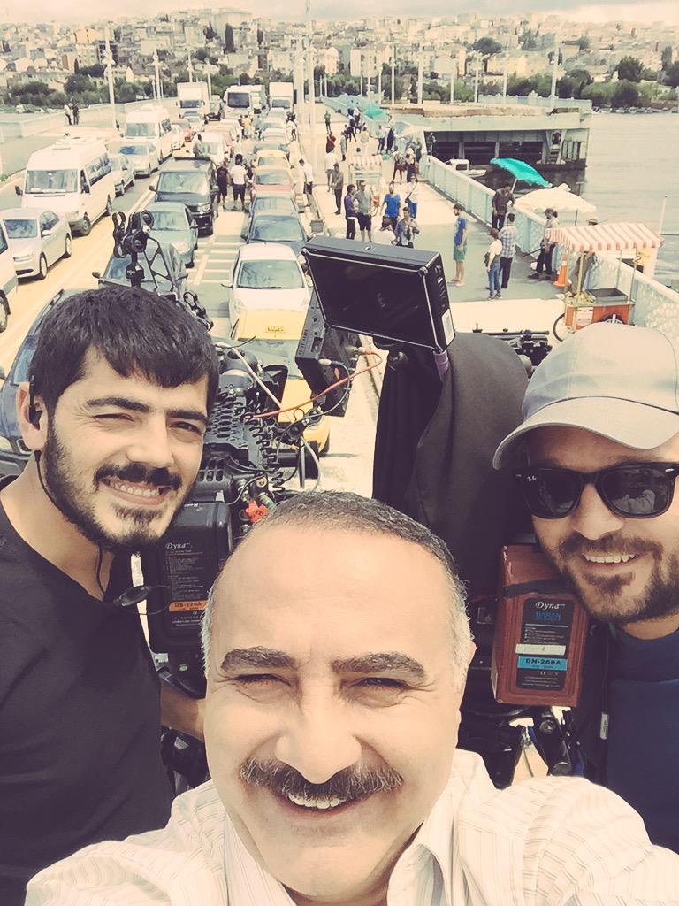 Galata köprüsü kilit, çıkmayın!..Biz yaptık, aksiyon çekiyoz... #kudret <a href="/burakaksak/">Burak Aksak</a>