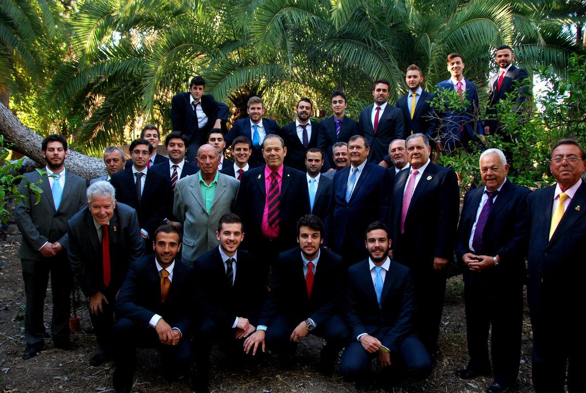 Ayto_Burjassot's tweet photo. Ací tenim als @SantRoc2015 , al complet i de gala! Guapos! http://t.co/0HAeTyuX5I
