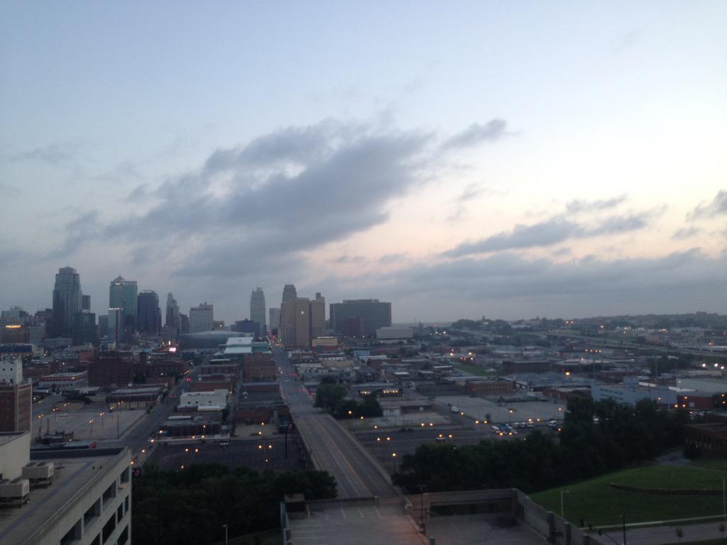 penichol's tweet photo. Gooooooood morning Kansas City! Duct Tape Marketing here we come. http://t.co/k0fUPCcntO