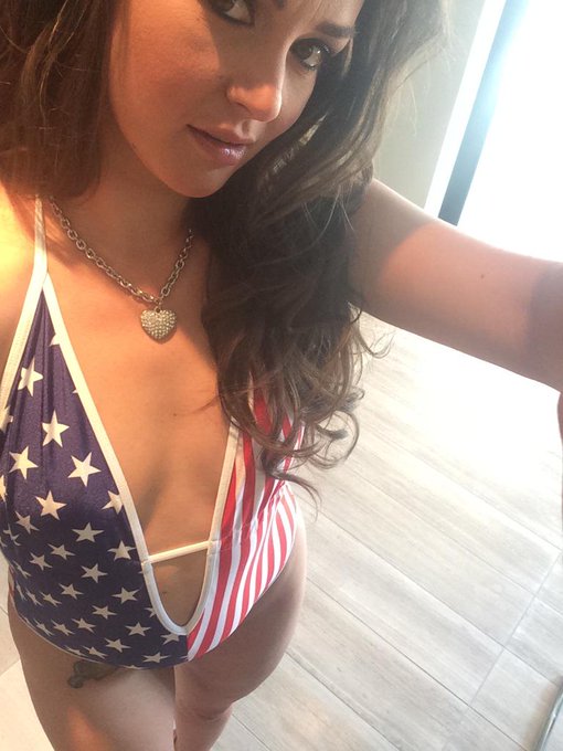 Hey there...little BTS shot from my scene the other day with @naughtyamerica...Wait till you see who<a href="/tag/vegasbaby"class="tags"><span>#vegasbaby</span></a>