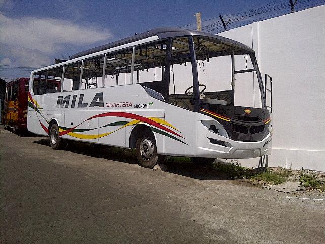 DiditZaenanto's tweet photo. MILA sejahtera ekonomi ++ selese painting di Karoseri Laksana @SukaFotoBis. http://t.co/qBYeYlnA5p