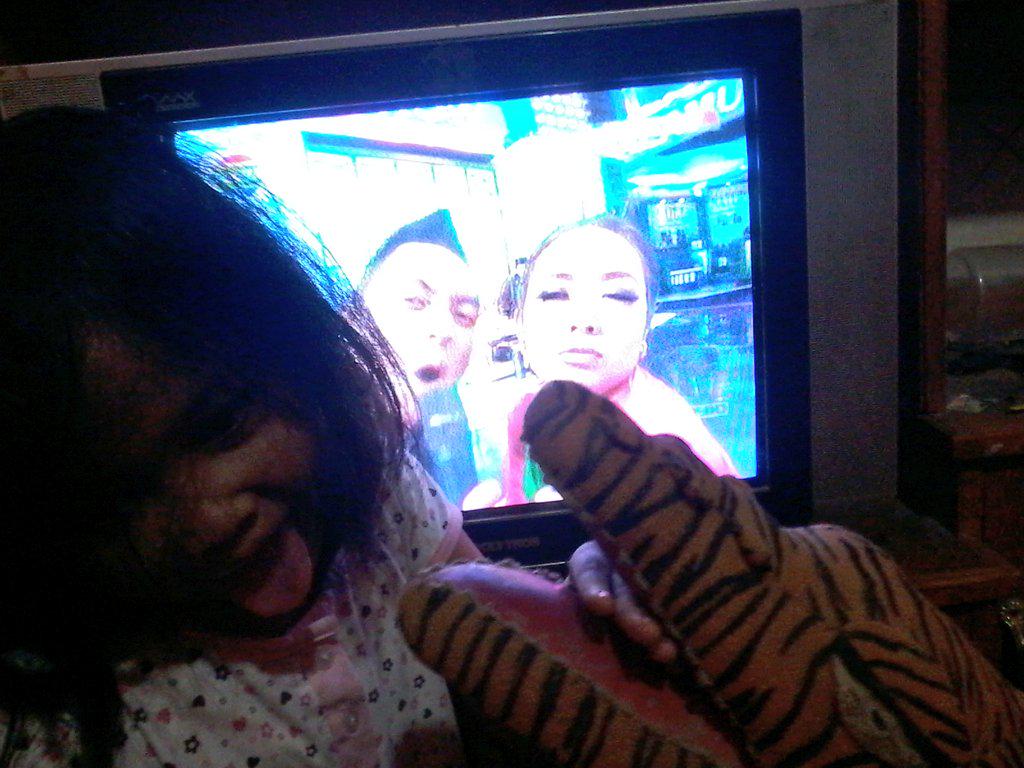 niken9895's tweet photo. @IndosiarID  @DT3rongShowID buaya juga pengen buka puasa kaliiii, wkwkwk #terongmudik http://t.co/UrBKA5iBGY