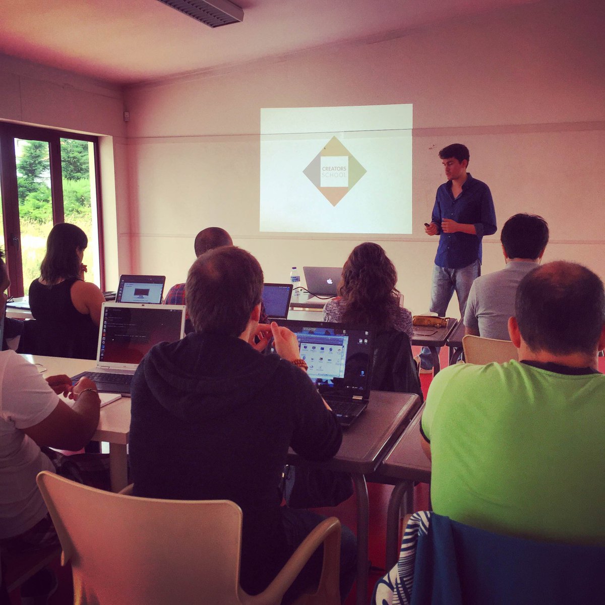 CreatorsSchool's tweet image. Aqui já se aprende a programar! 
#creatorsschool #dia1