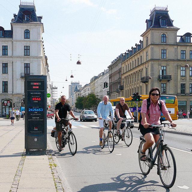 SmartCityexpo's tweet photo. 1Km driven by car costs society 0,15€, whereas society gains 0,16€ each Km cycled #Copenhagen http://t.co/Rks4gyHzOW http://t.co/3TAgm2SimJ