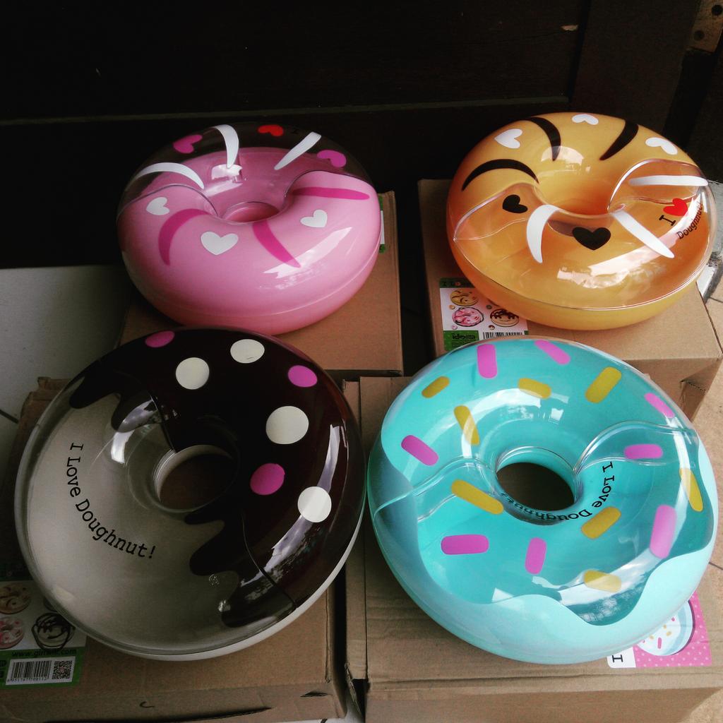 Ceh.Toples kue bentuk donut 65rb sms 087880011100. Keren unik #toplesunik #toples #kuelebaran #parcel #kuekering #kue