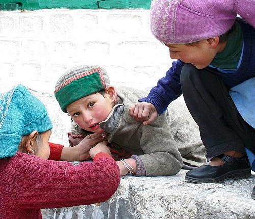 himachallive24's tweet photo. #lastvillage in the #Indo -#Tibet #border called #Chitkul, in the state of #Himachal http://t.co/nBGarrv2z4 http://t.co/9zs09pnG4X