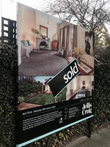 SOLD. $400,000 over the reserve price! interiorflutters.com/2015/06/22/sol…