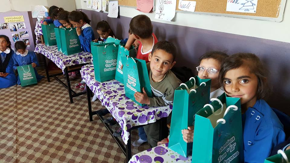 IC_vakfi's tweet photo. "Yarınlara TemİZ Bırakıyoruz"ICVakfı Ağrı Halk Sağlığı Müd. Hijyen Eğitimi Projesi http://t.co/CQAYnyIykU