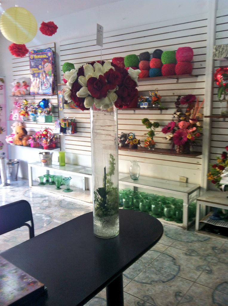floreriaembassy's tweet photo. visitenos http://t.co/bYG9GsXW5l http://t.co/haSUMH6C5r